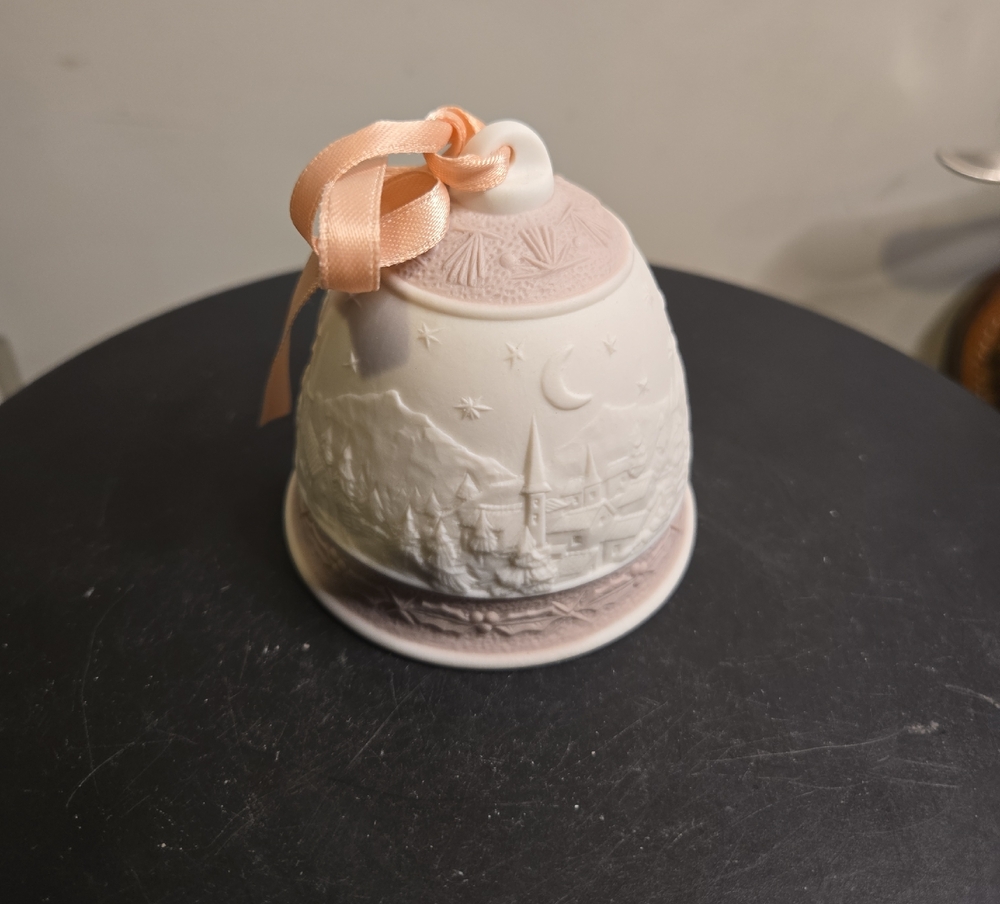 Elegant Lladro 1991 Christmas Ceramic Bell with Ribbon Accent - Picture 2 of 8
